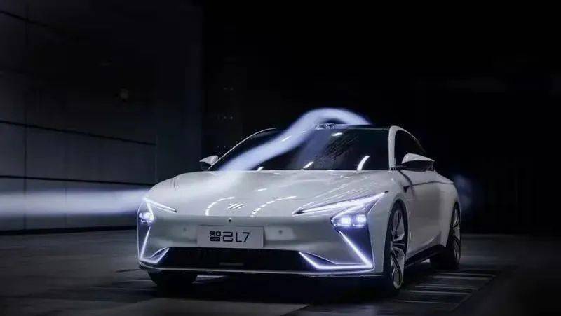 无AI不汽车 真创新还是画大饼？