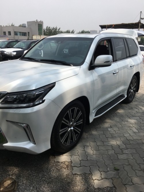 雷克萨斯LX600港口现车优惠促销