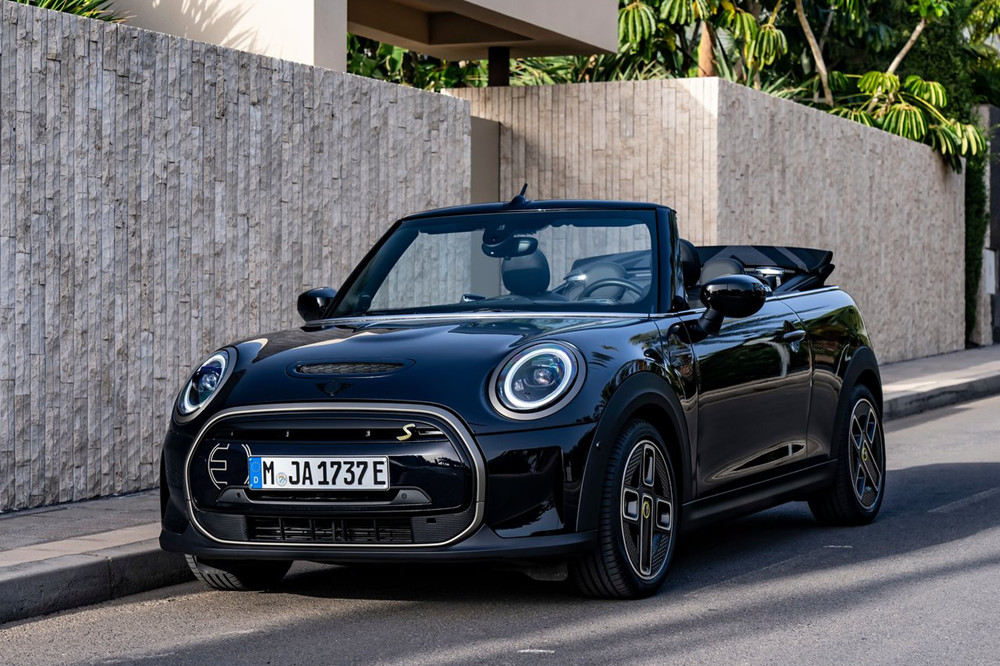 续航超300公里 全新MINI COOPER E亮相