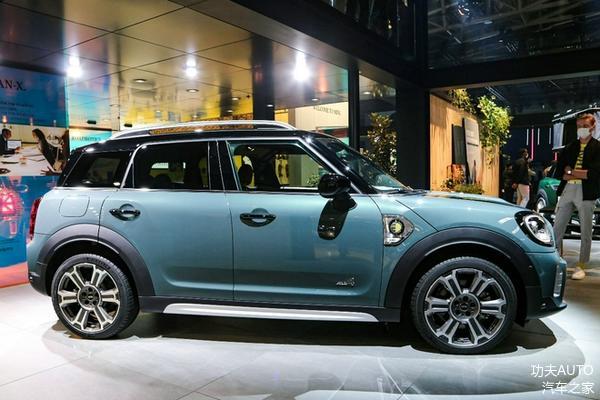 续航超300公里 全新MINI COOPER E亮相