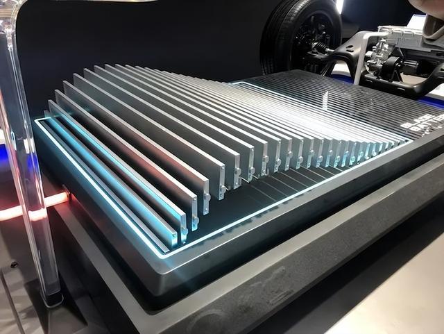 秦PLUS荣耀版售7.98万元起 王传福:新能源车越跑越快