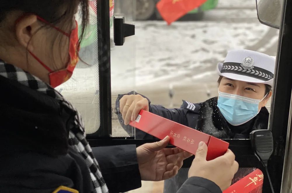 【新春走基层】72亿人次自驾出行 高速服务区暖心守护